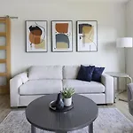 Landing At Yacht Harbor Club - 1 Bedroom In Hayden Island Neighborhood Network