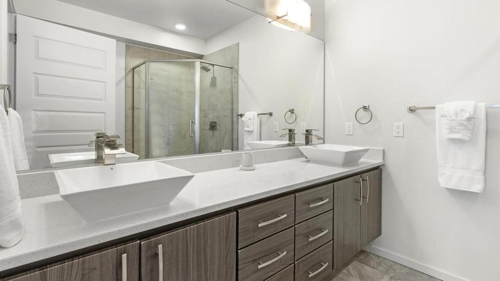 Landing At Yacht Harbor Club - 1 Bedroom In Hayden Island Neighborhood Network Apartment *